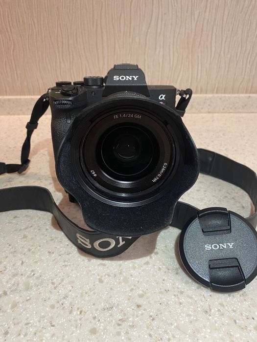 Продам цифровой SONY A7R body и Обьектив SONY FE 24 mm F1.4 Gmaster