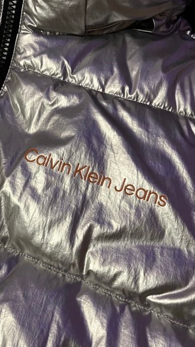 CALVIN KLEIN Silver puffer jacket ЯКЕ