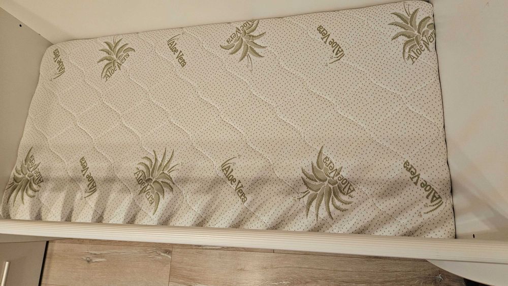 Кошара с чисто нов матрак