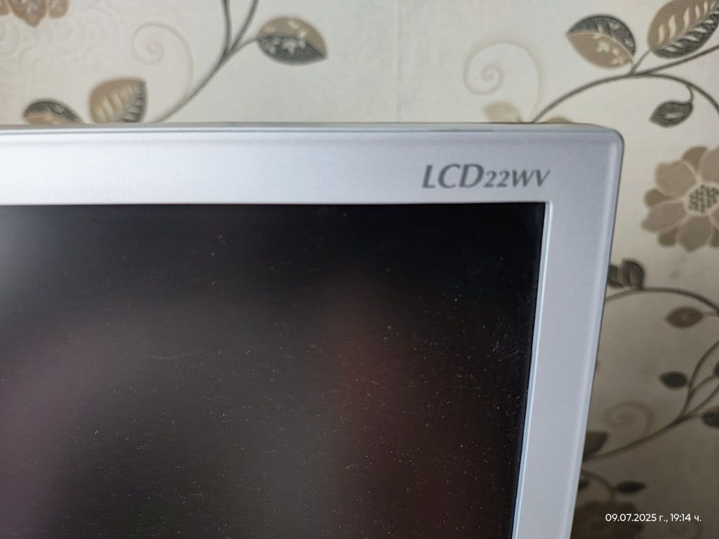 Продавам LCD монитор NEC