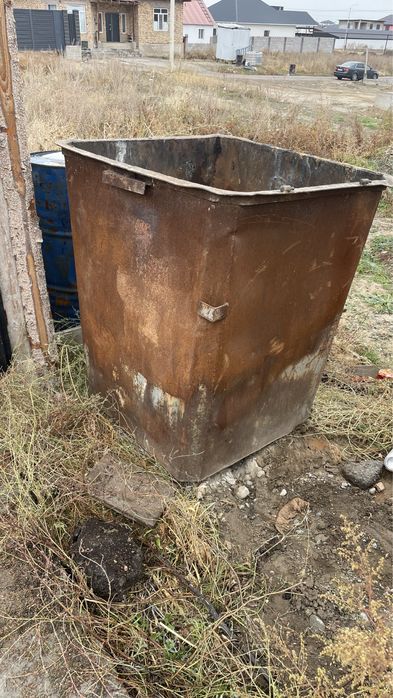 Бак мусорный металлический