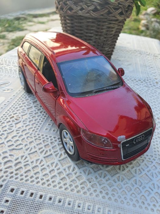 Audi Q7 мащаб  1:32