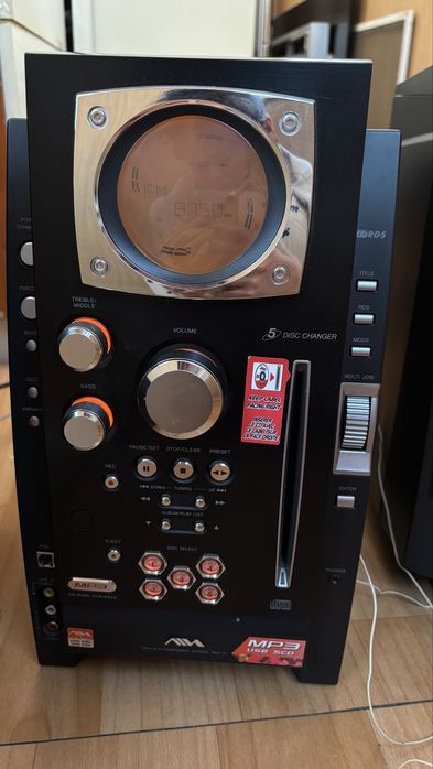 музыкальный центр AIWA с двумя колонками