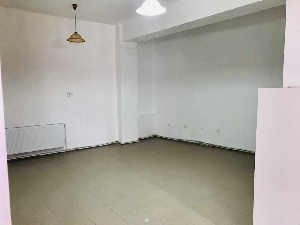 Spatiu comercial 200 mp, De inchiriat/ De vanzare