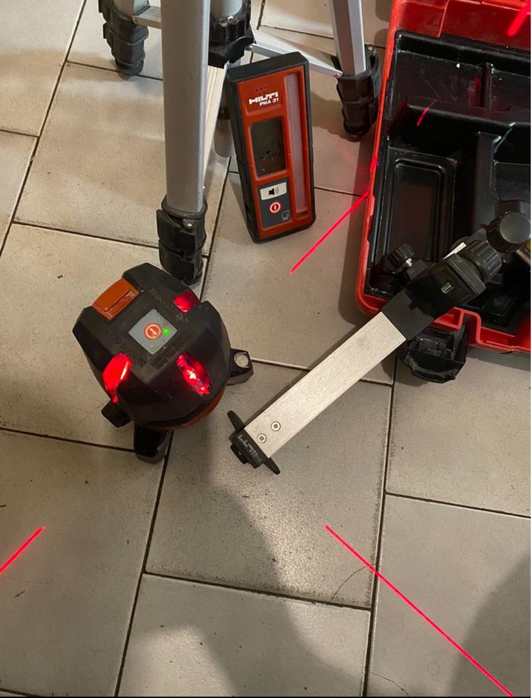Многолинеен лазерен нивел Hilti pm4 M