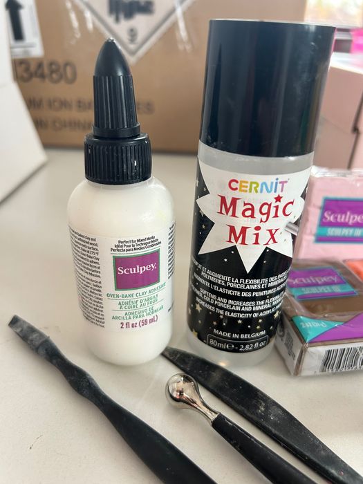 полимерна глина с инструменти за изработка