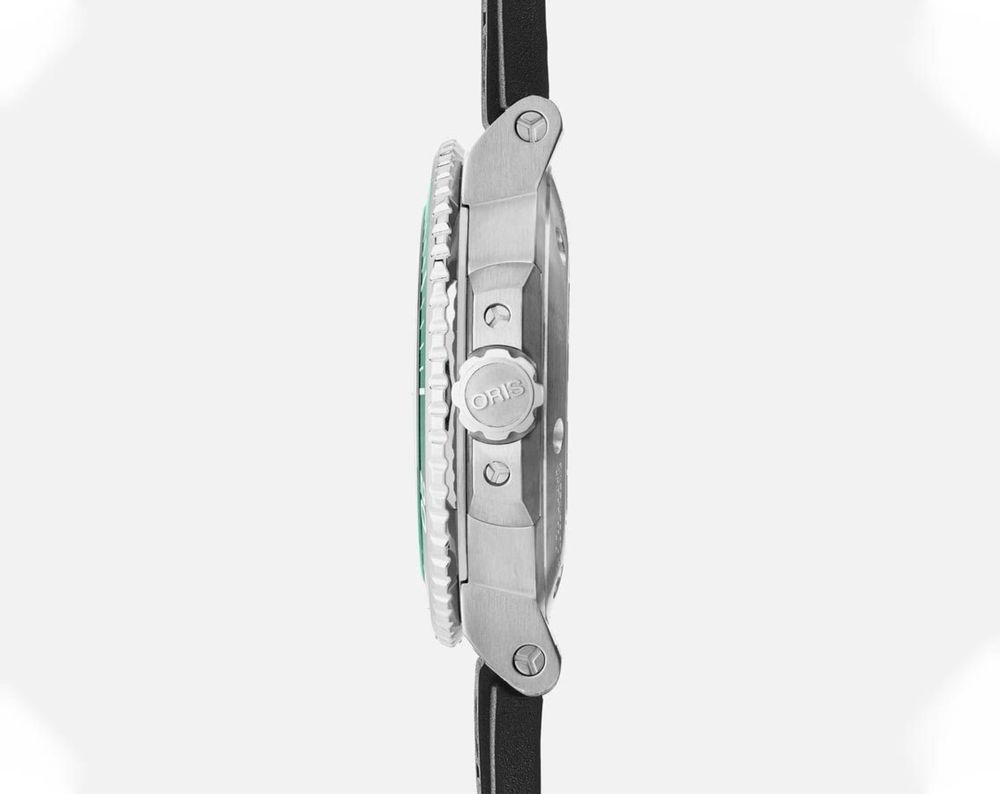 Швейцарские часы фирмы Oris Aquis. Механические с автоподзаводом.