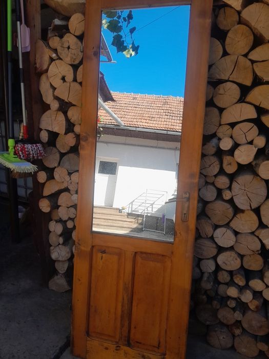 Uși de vanzare per buc.
