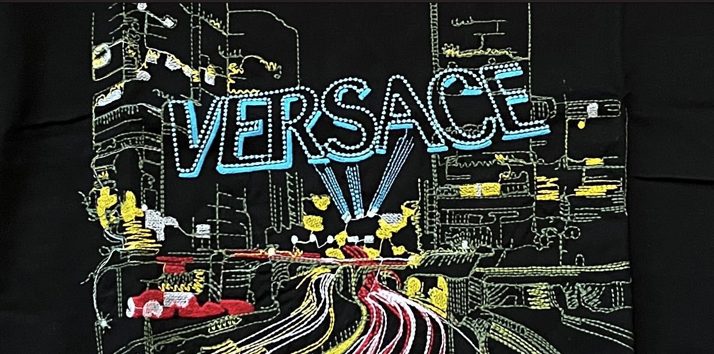 Топ гъзарска тениска Versace City Lights