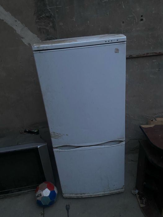 Холодилник на запчасть