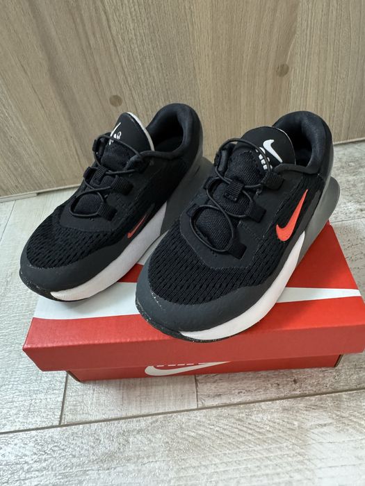 Спортни обувки NIKE AIR MAX 270 GO
