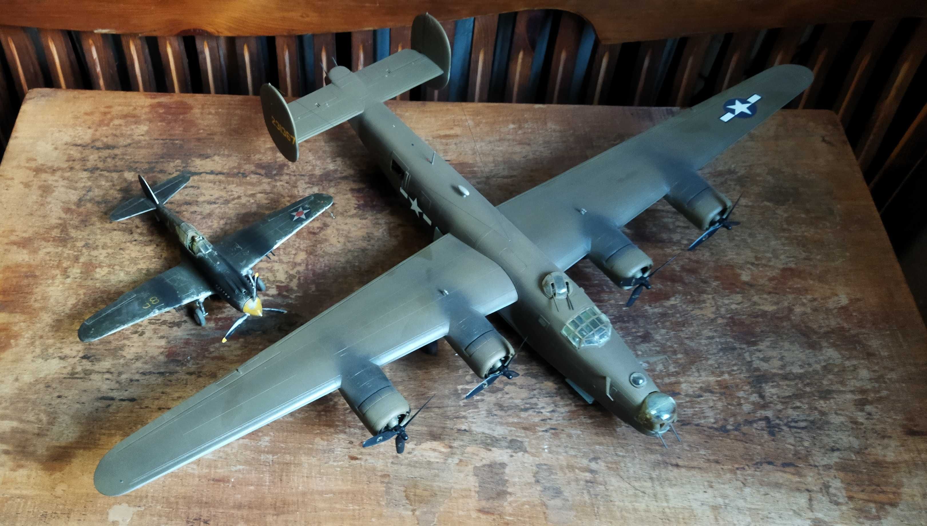 подарочная модель самолёта B-24 Liberator в масштабе 1/48 пр. США!