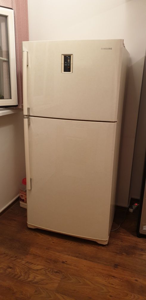 Срочна продам Холодильник Samsung