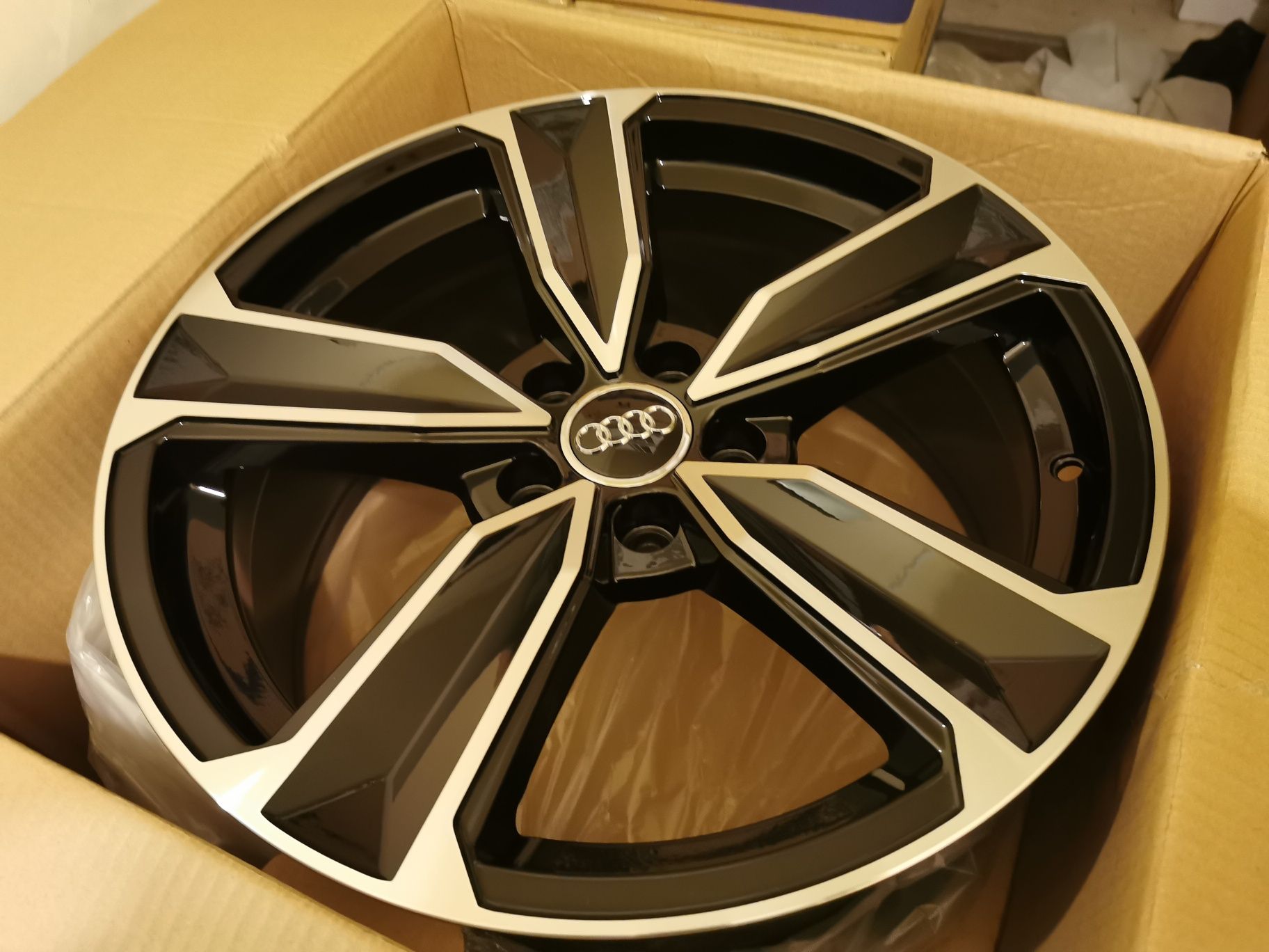 Vand jante de aliaj pentru Audi pe 18 model Blast