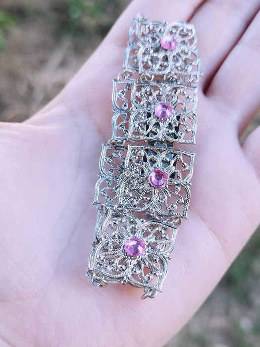 Veche bratara in filigran, placata cu argint, cu pietre roz