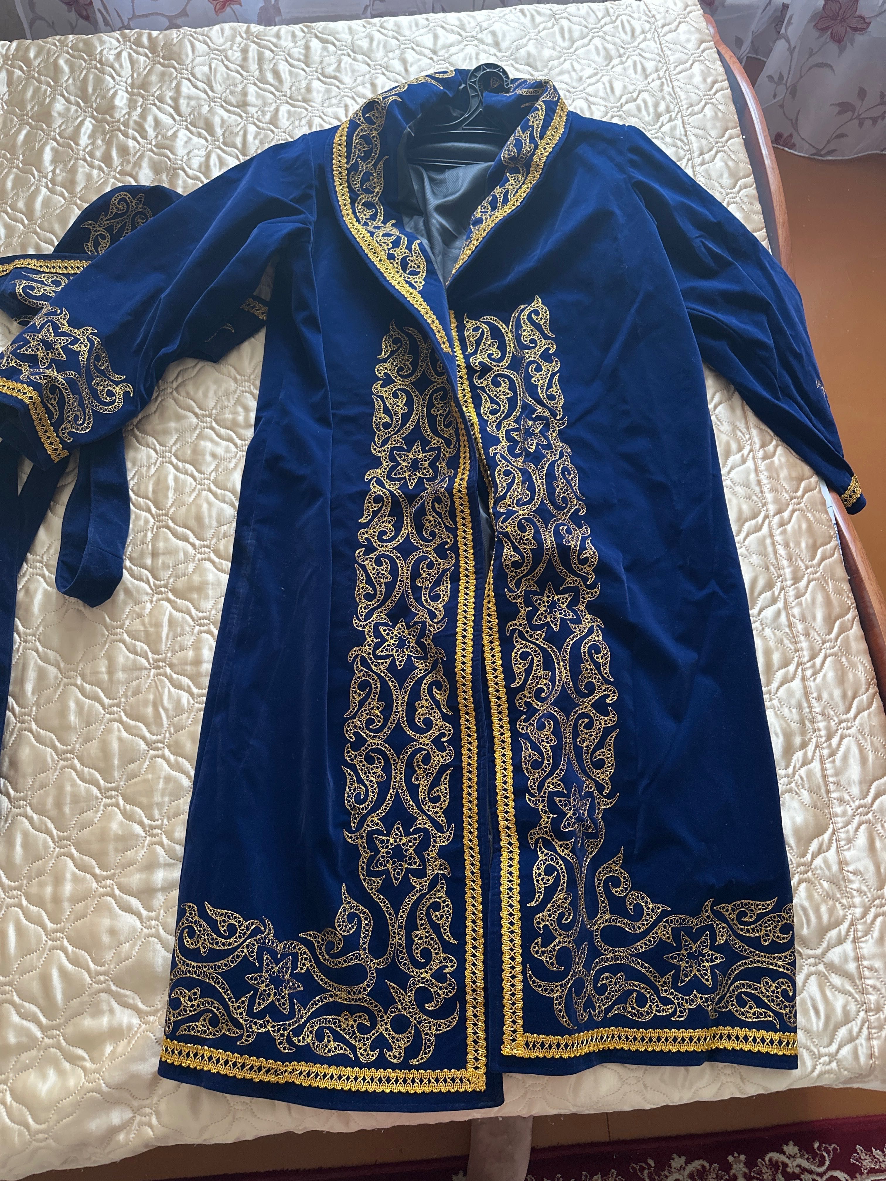 Новый чапан с головным убором