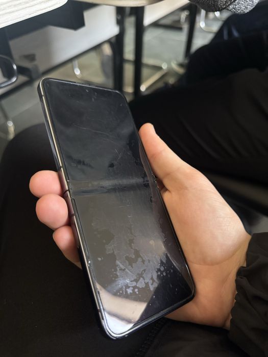 Samsung Z flip 5 8/256gb Arzon Narxda