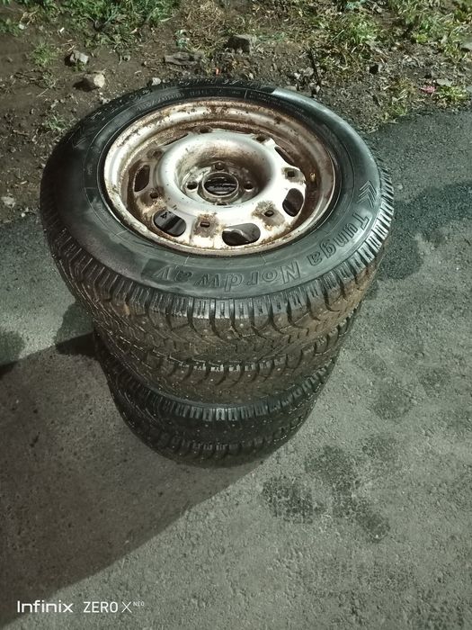 Зимняя резина R14 (185/70 R14), состояние отличное .
