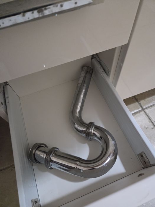 Шкаф за баня с мивка