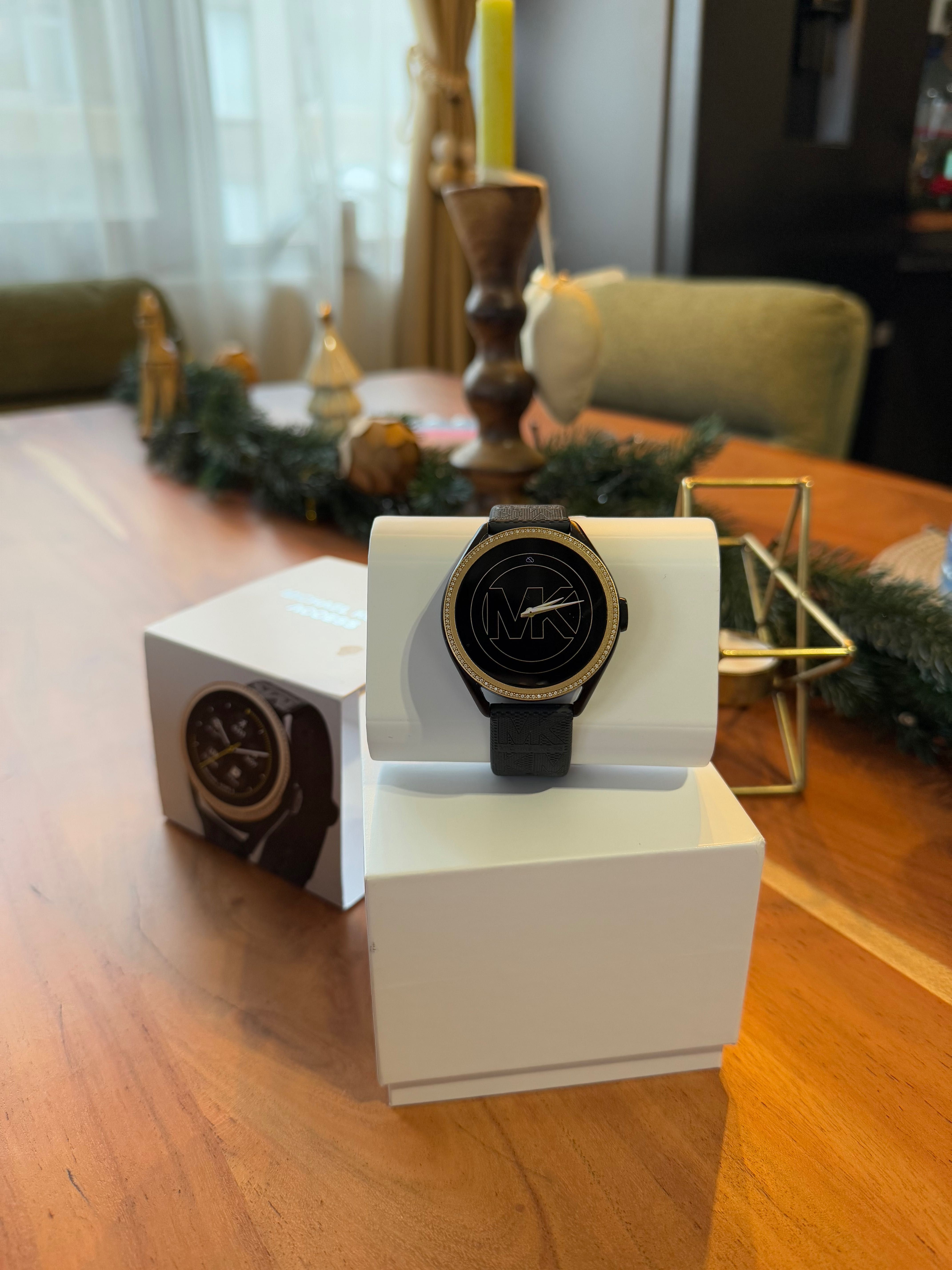 Michael Kors smart часовник