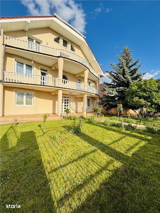 Vila Cu 14 Camere Si 3405 Mp Teren In Sanmartin