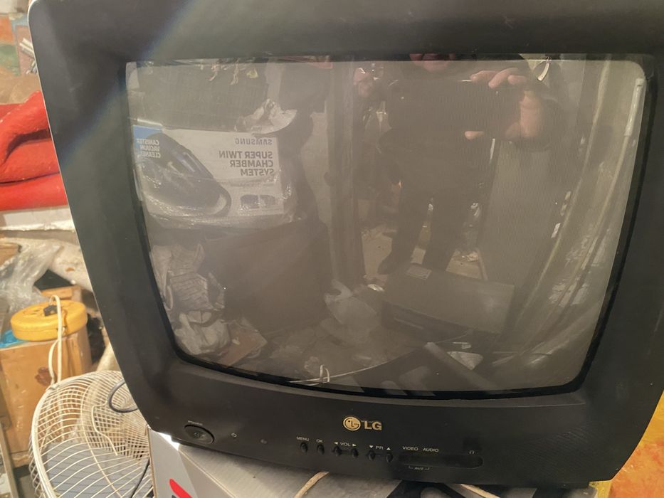 Телевизор LG состояние бывший в употреблении маленький 32 диагональ дл