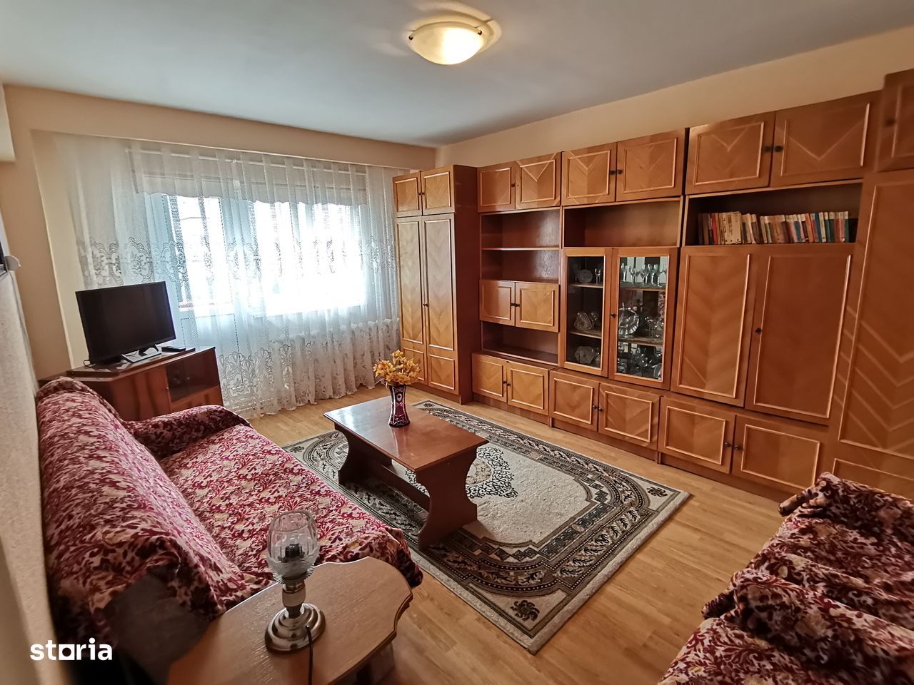 INCHIRIEZ apartament 3 camere decomandat, zona Centrala