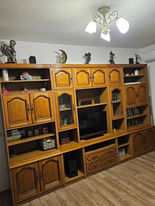 Mobilă de living in stare bună