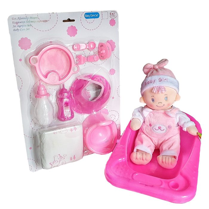 Bebelus plus cu accesorii de ingrijire si cadita de baie, cu scutece