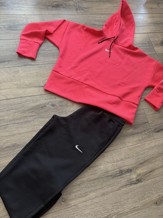 Дамски екип nike нов