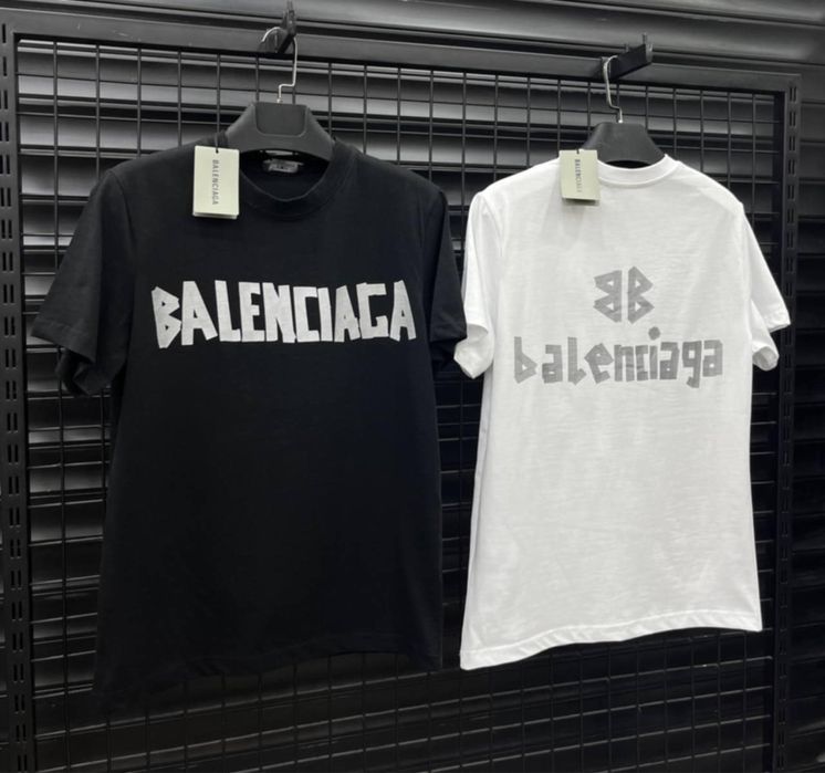 Мъжка бяла тениска *B*a*l*enc*iag*a*