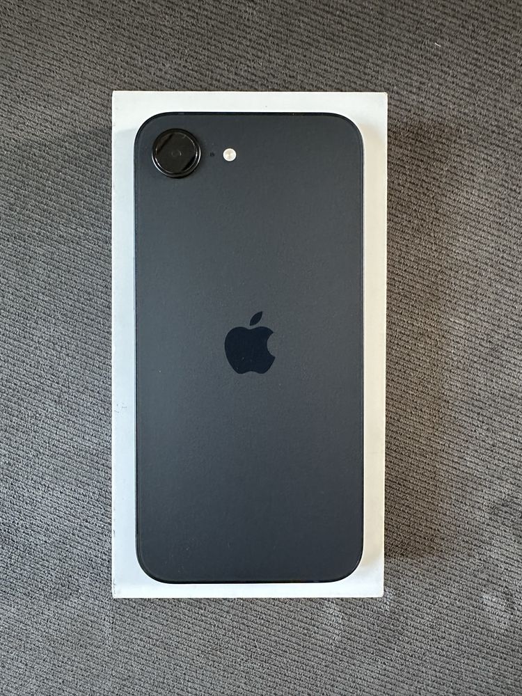 Apple iphone 16E 128 Черен Нов Гаранция 24м
