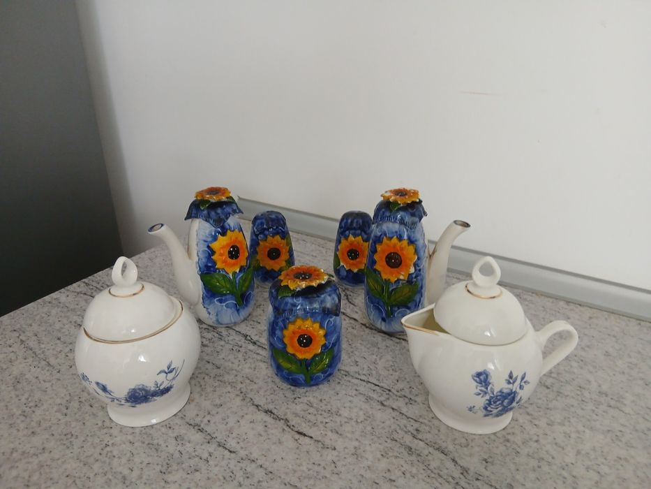 2 seturi vintage (anii 70) din portelan pentru pastrare mirodenii