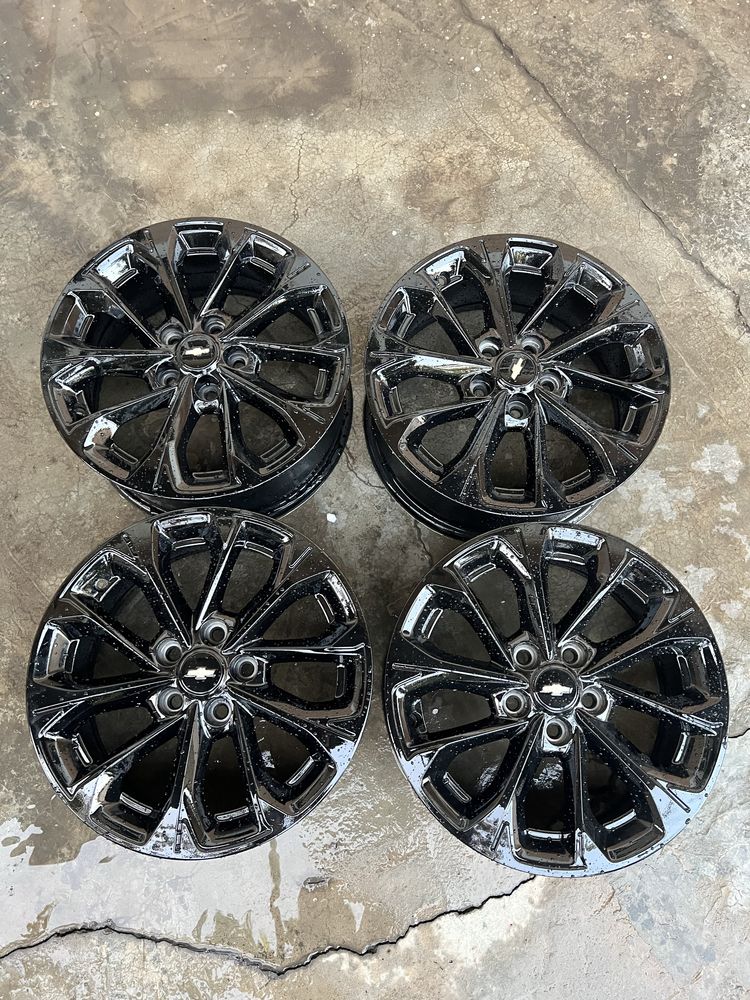 Monza diska R16 5.105 сотилади.