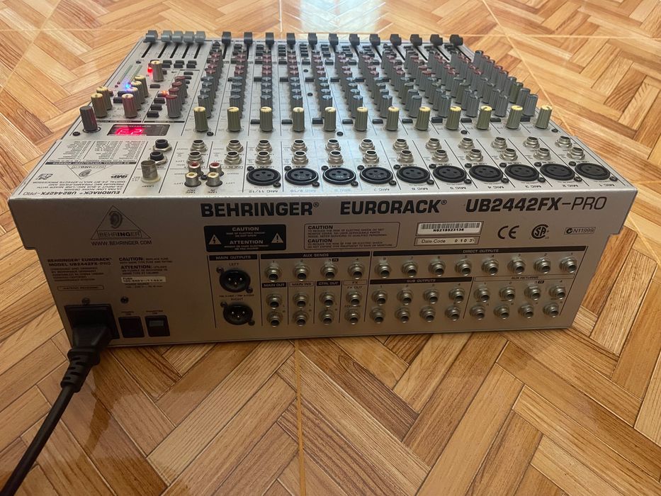 Mixer audio Behringer Eurorack UB 2442 FX Pro