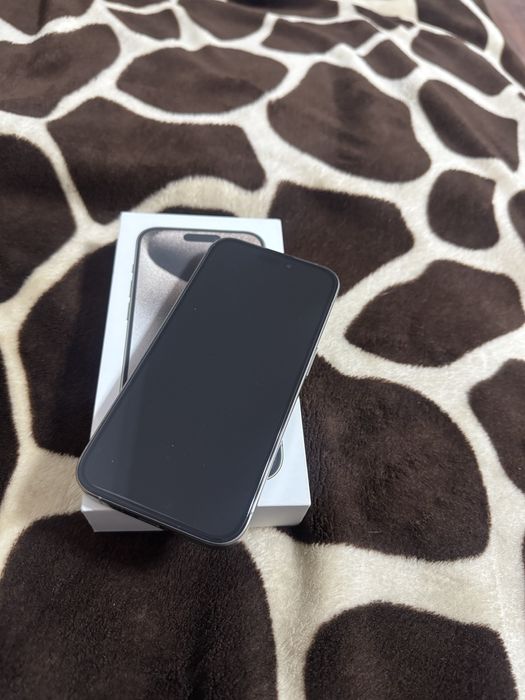 Продам Айфон 15 про натурал титан 128 г