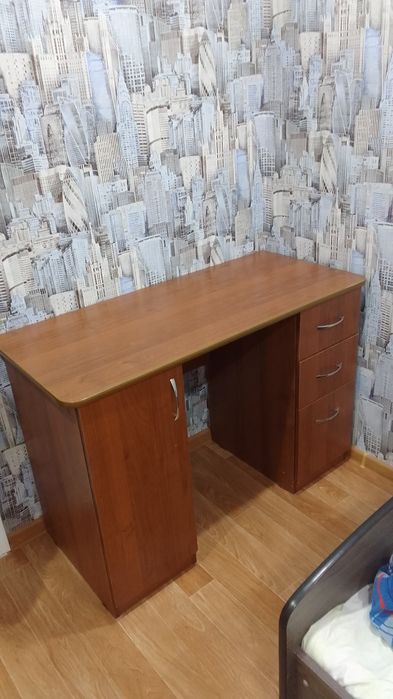 Продам письменный стол