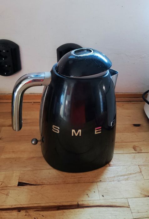 Ретро кана за вода SMEG с дефект