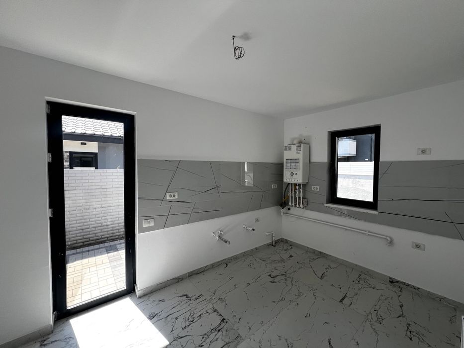 Casă parter 100 mp – 3 dormitoare, 2 băi – Ciorogârla - București