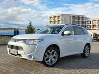 Mitsubishi Outlander 2.0 Benzina + Electric, 4x4, Automata, Dotari TOP