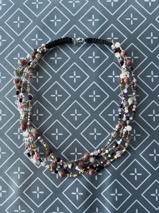 Колие от полускъпоценни камъни