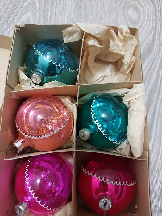 Ёлочные стеклянные  игрушки