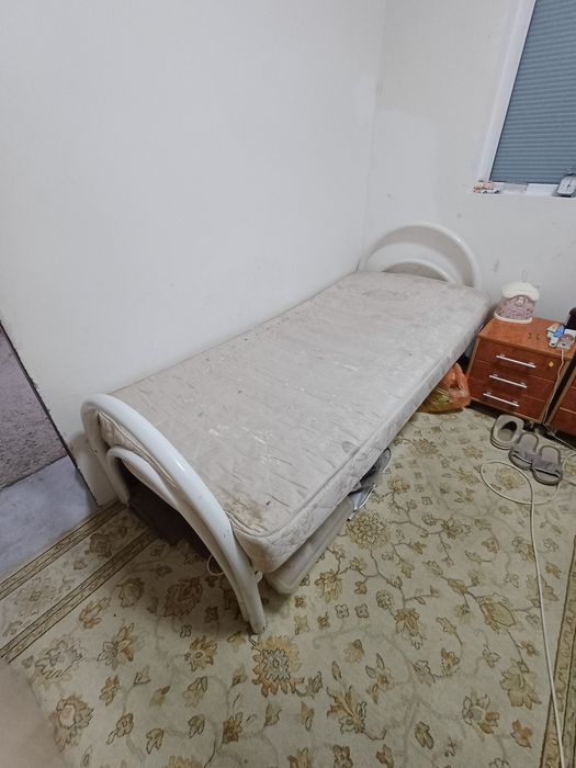 Кровать с матрасом