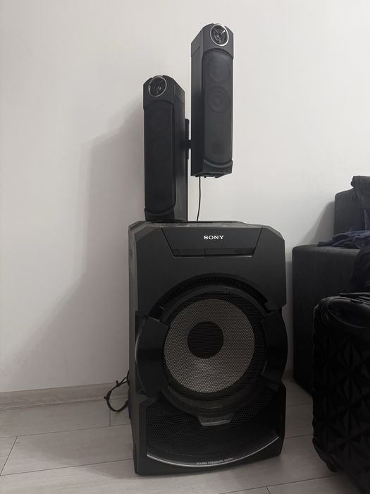 Vând boxa Sony mhc GT5D in stare buna de functionare.