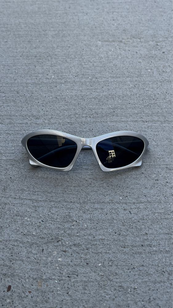 Balenciaga очила (sunglasses)