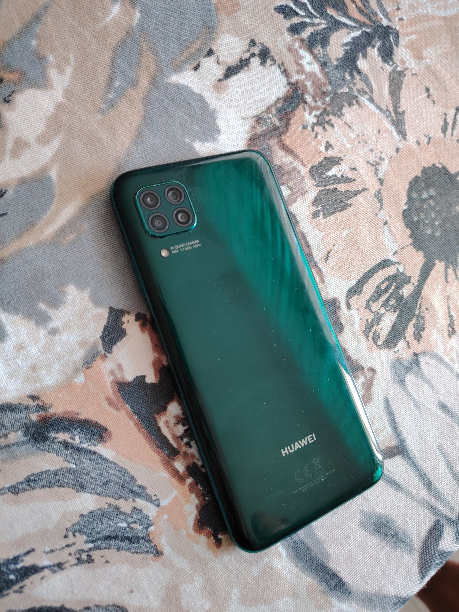 Продавам Huawei P40 lite 6RAM 128ROM неразличим от нов без забележки