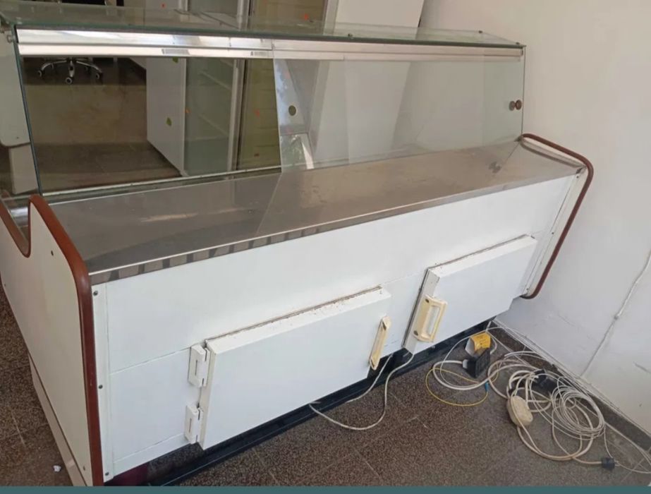 Хладилна витрина