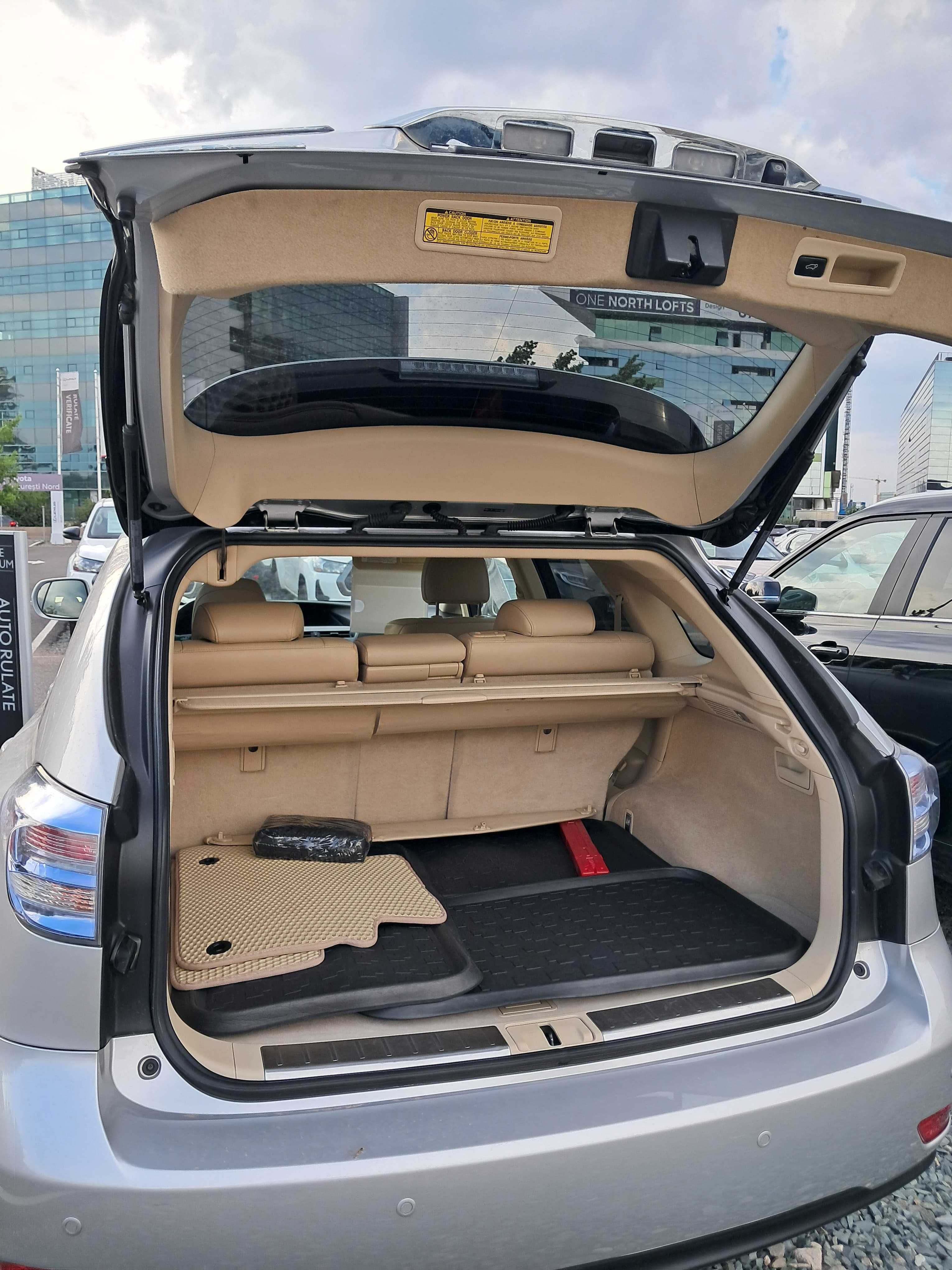 Lexus RX450H 2011 pe firma TVA deductibil