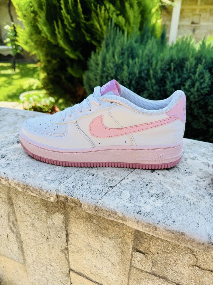 Дамски маратонки Nike Air Force 1