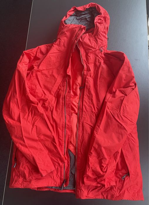 Vand geaca barbati The North Face 2-1  mar L - noua !